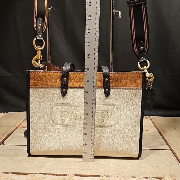 Coach Leatherware Tan and Black Bag - Picture 3 of 8